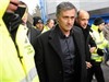 Bóng đá anh, ngoại hạng anh, lịch thi đấu euro 2012, HLV Jose Mourinho suýt mất mạng vì CĐV cuồng